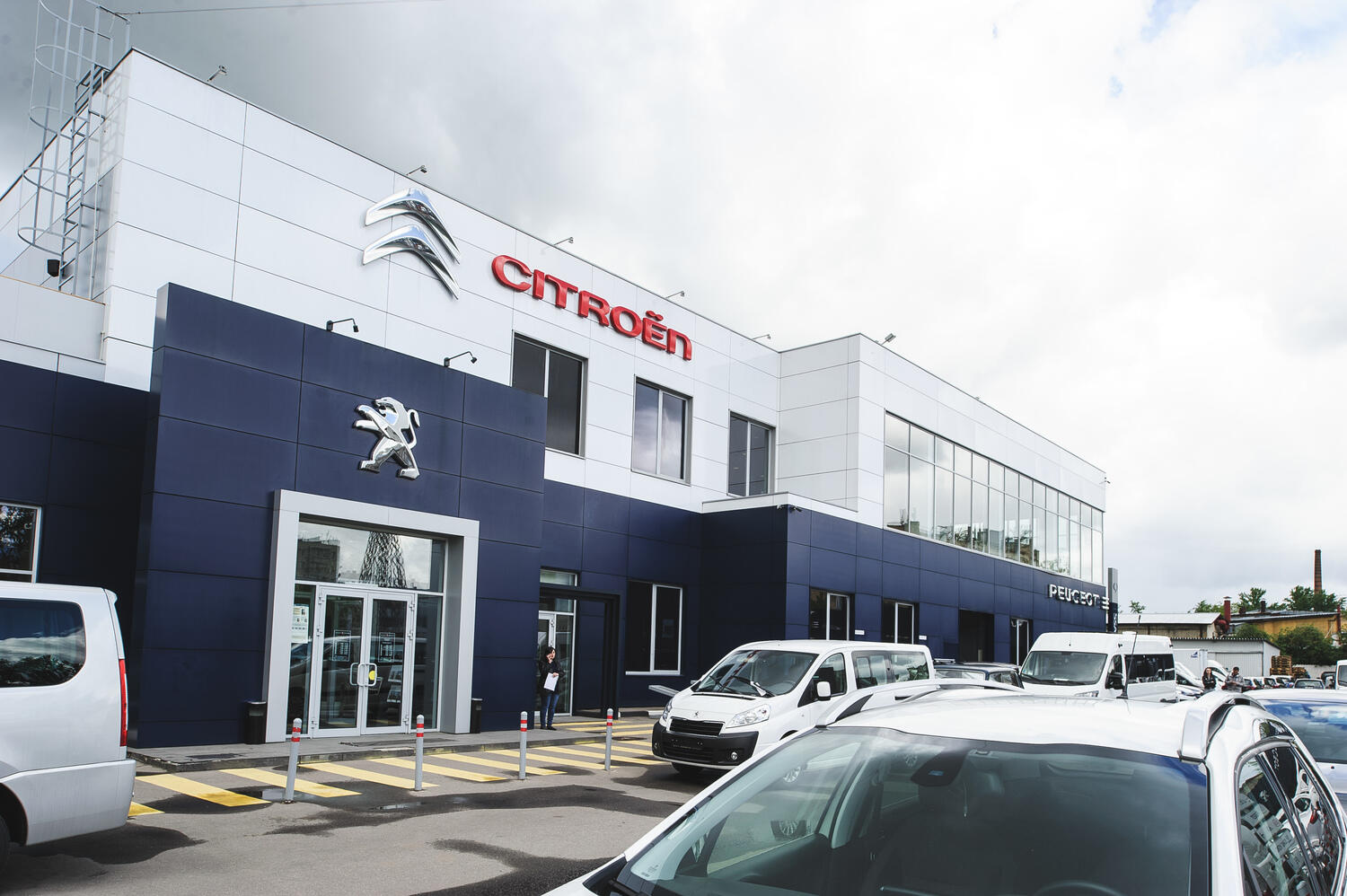 Favorit Motors Peugeot